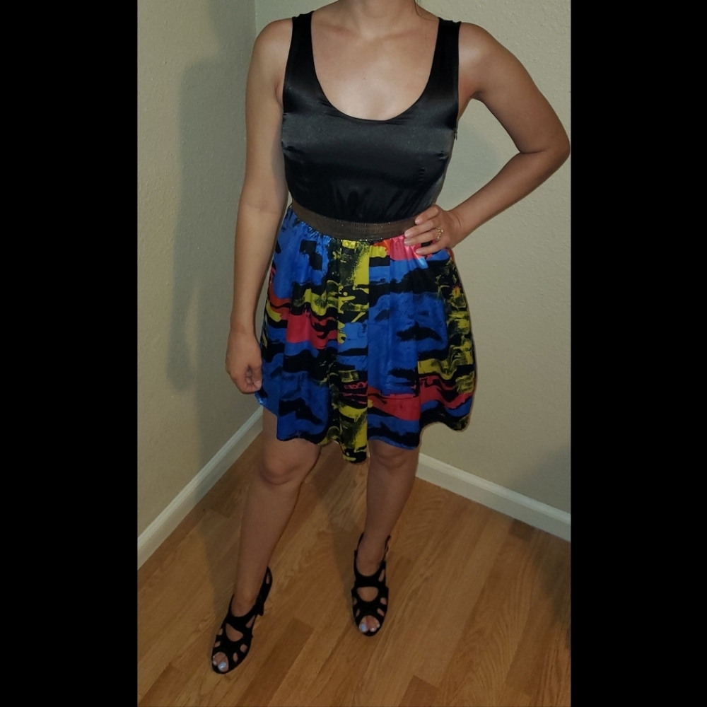 A beautiful dress, pefect for gradutaions!